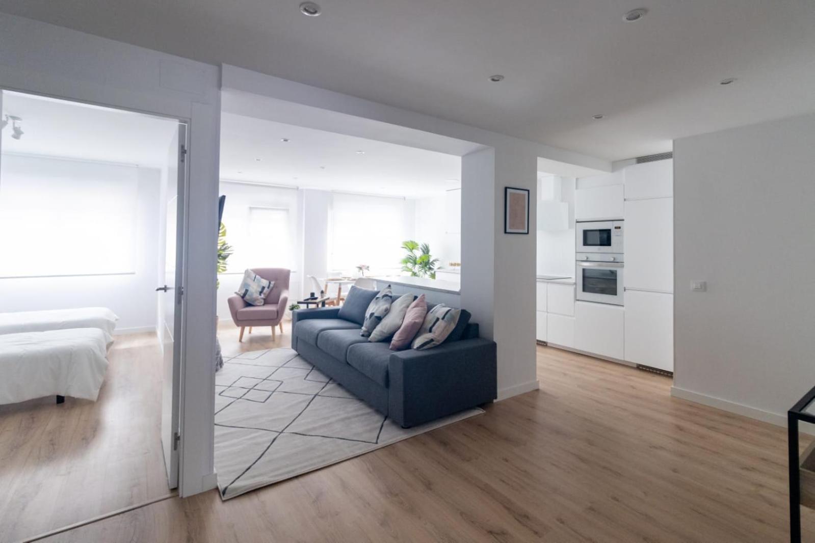 Lujoso Apartamento Entre 2 Playas Con Garaje, Wifi Gijon Exterior photo